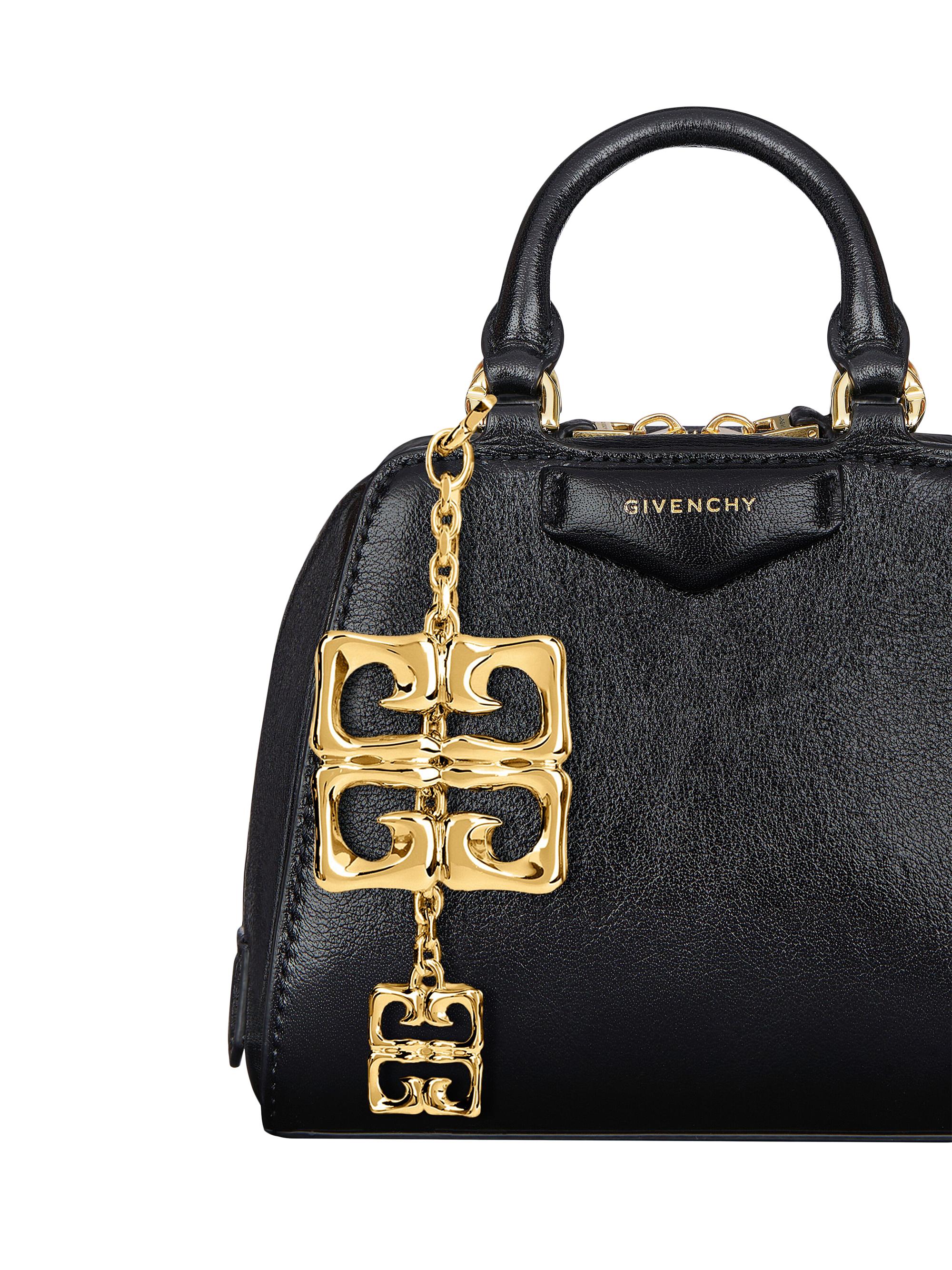【CTHY＋Rich I】LEATHER TRAVEL BAG [NANO] Givenchy Nano Antigona Cube Top Handle Bag in Leather with Charm