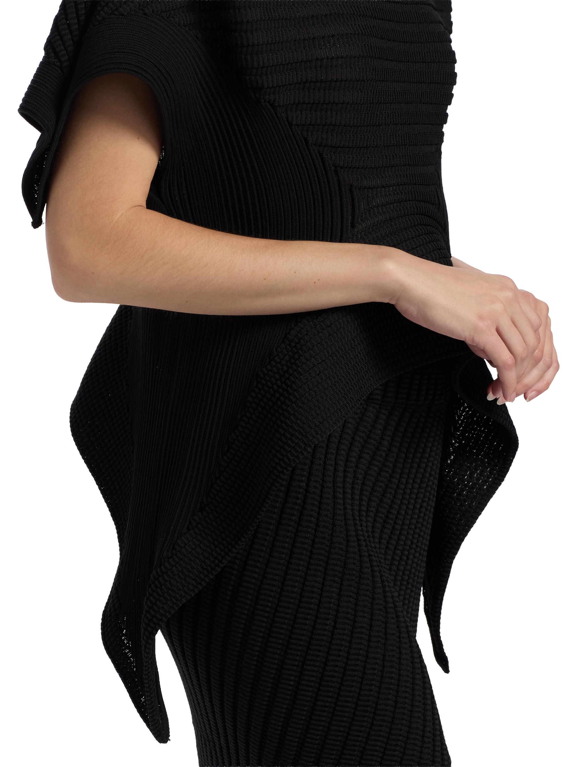 専用ISSEY MIYAKE ２０１５年スチーム ストレッチ　ストール　美品 熱で自在に変形する布 ”Steam Stretch” 設計製造技術を