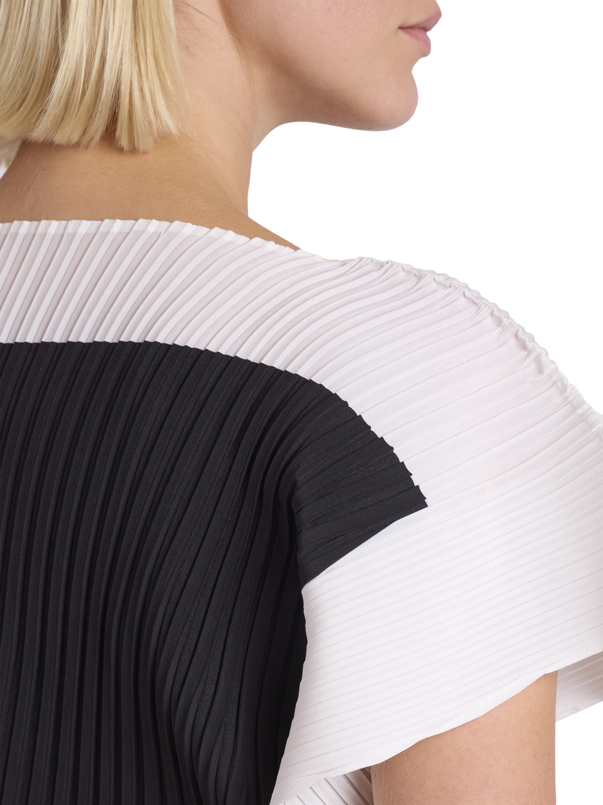 未使用 イッセイミヤケ SHADOW STUDY PLEATS トップス Issey Miyake Shadow Study トップ | ブラック | FARFETCH JP