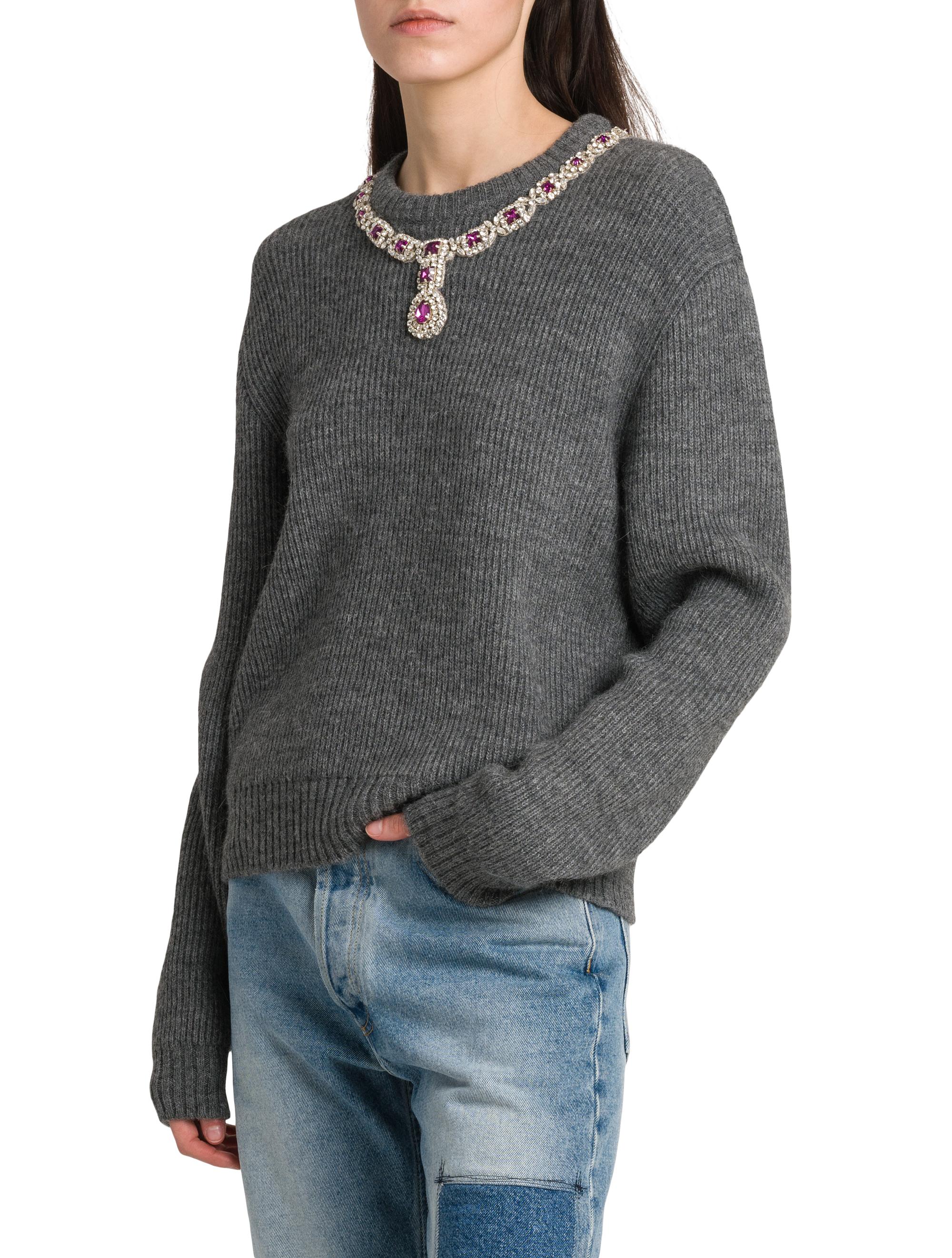 気まぐれsale!!美品【BOUTIQUE MOSCHINO】パール付き黒ニット The Moschino F/W 2023 Show | Sandra's Closet