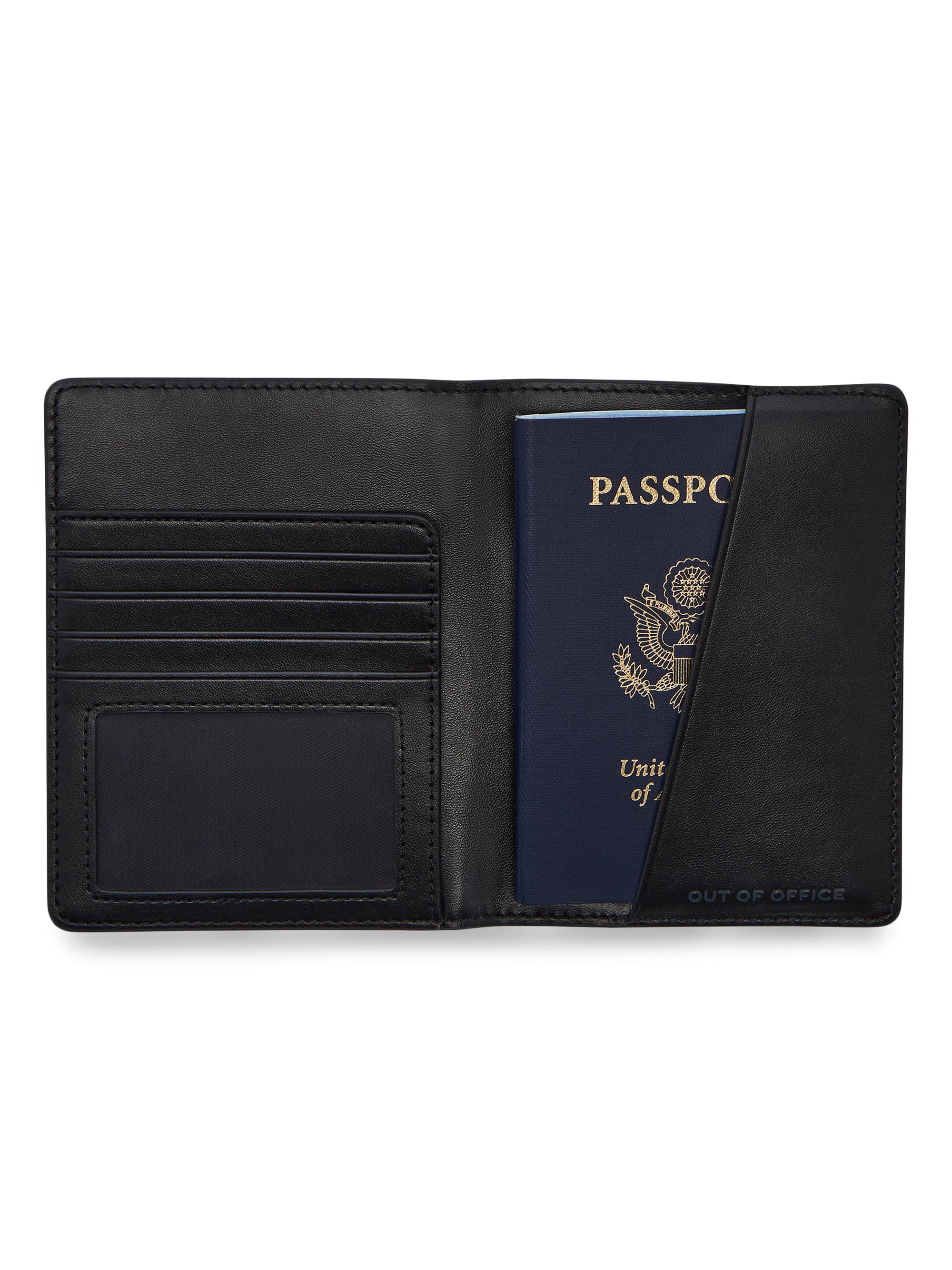 Marc Jacobs The Leather Passport Case | Saks Fifth Avenue