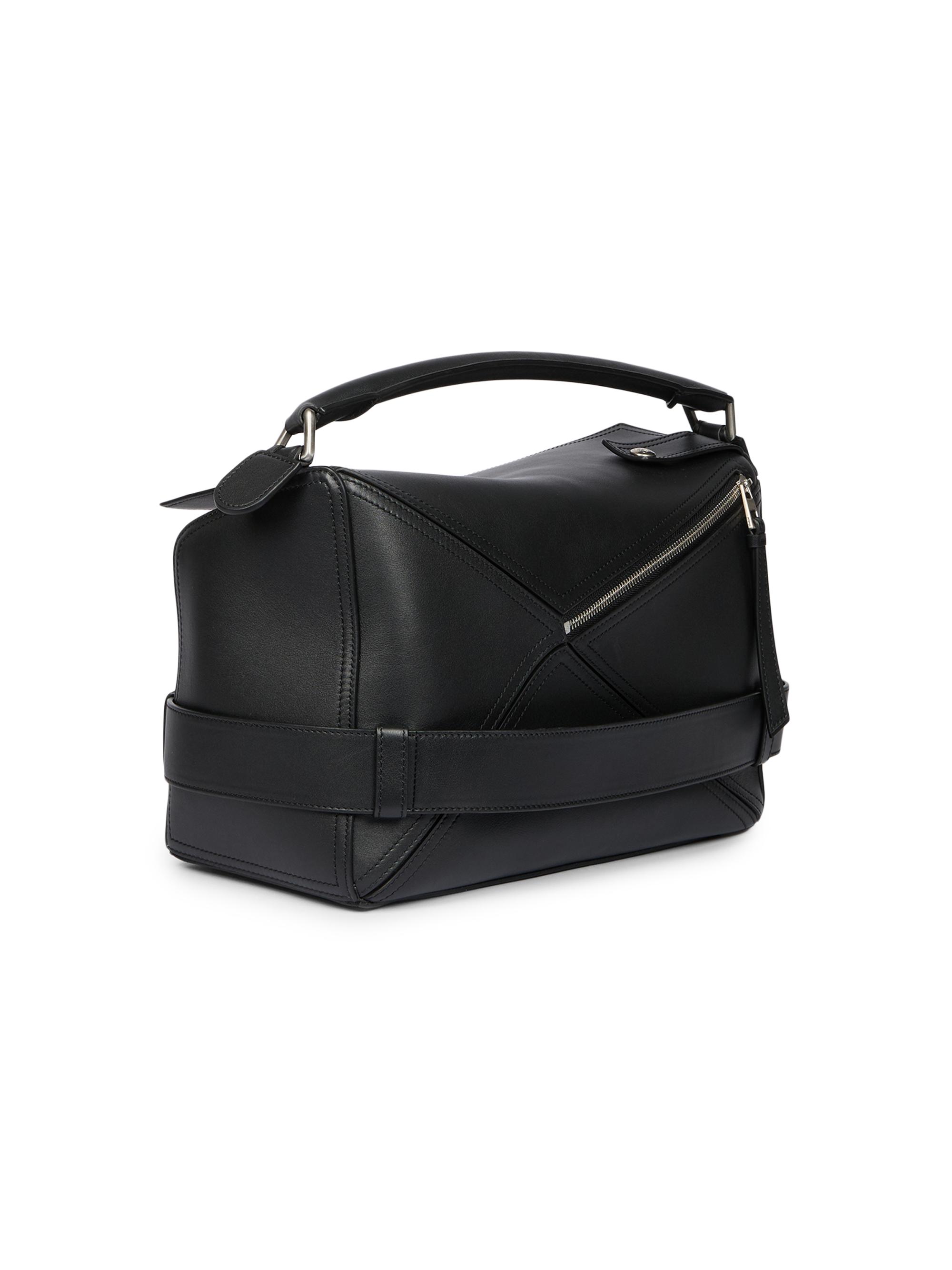 LOEWE ブラックレザーバック LOEWE Large Puzzle Leather Biker Bag | Saks Fifth Avenue