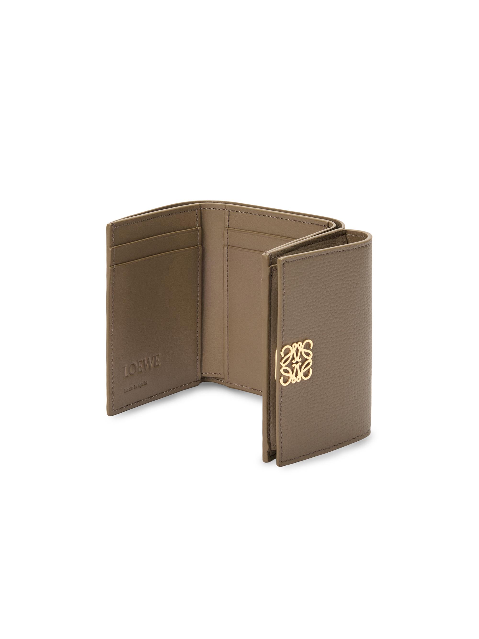 【お値下げ中】LOEWE Anagram trifold wallet 財布 Anagram trifold wallet in pebble grained calfskin Brown - LOEWE