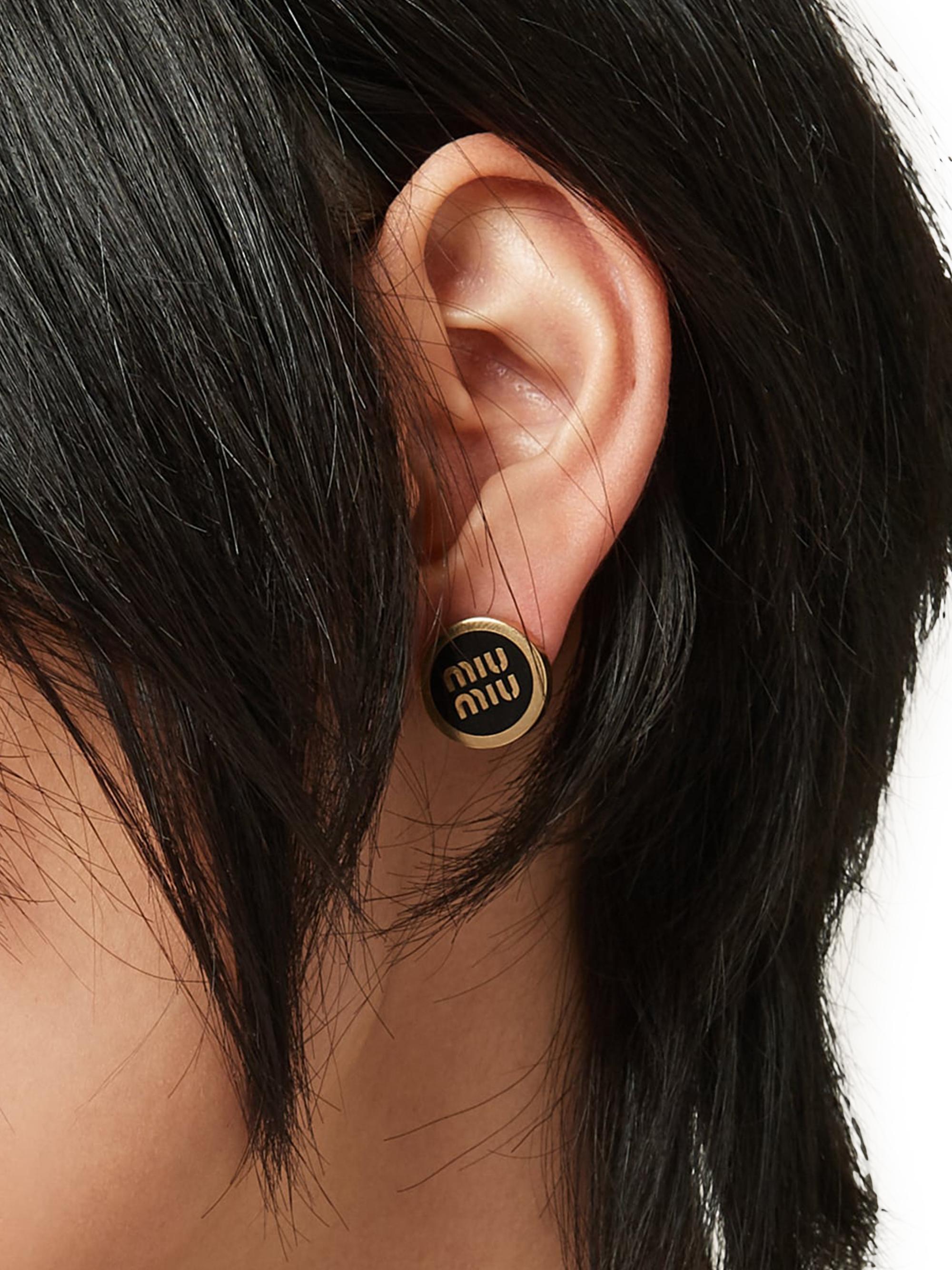 アクセサリー miumiu enamel l pierce black Miu Miu Enameled Metal Earrings | Saks Fifth Avenue