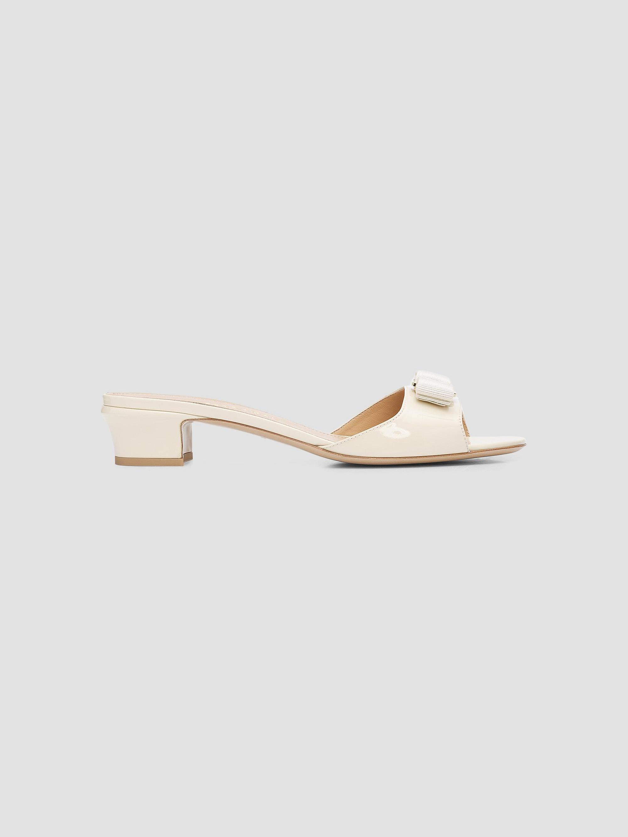 FERRAGAMO Women's Vanilla Patent Leather Mules - Mascarpone Biscotto | Thumbnail 7