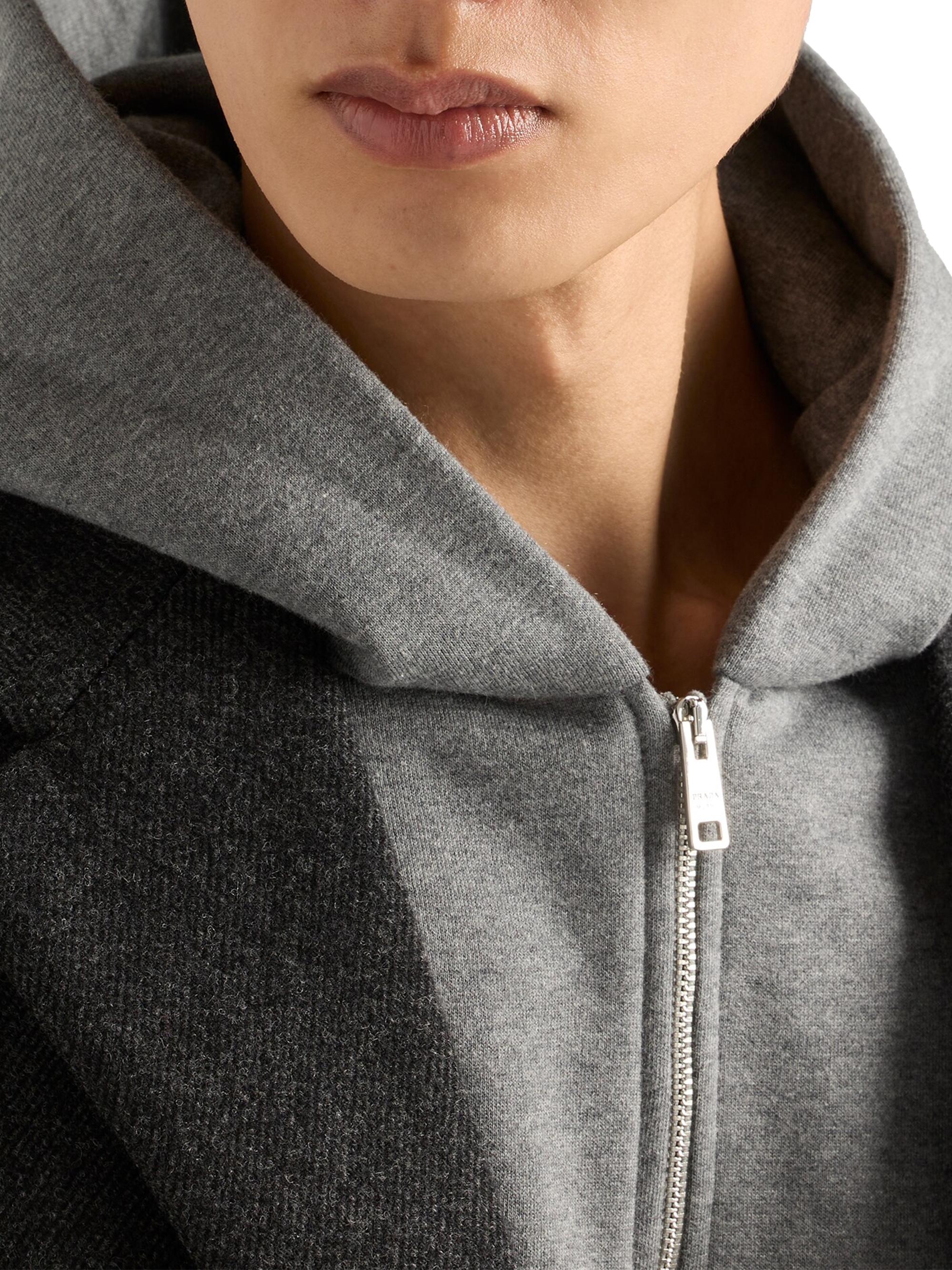 PRADA グレー ジップアップパーカー 中古・古着通販】PRADA (プラダ) ナイロン切り替え ジップアップ