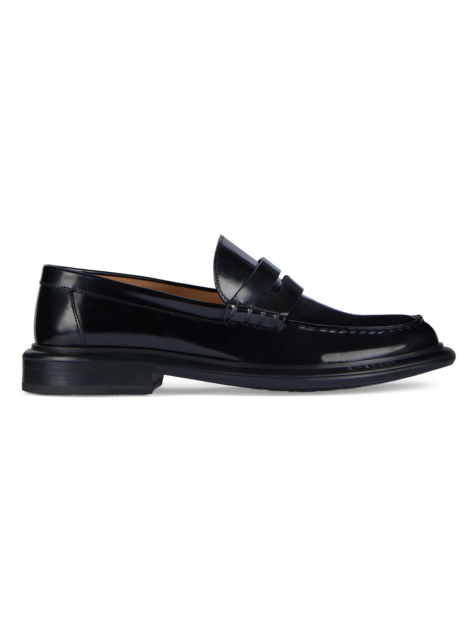 Valentino Garavani Gentleglam Oxford Lace-Up Shoes in Calfskin