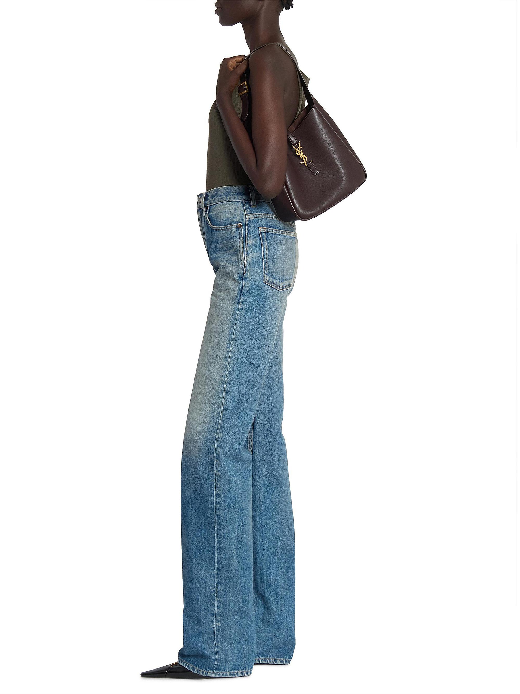 Le 5 À 7 Supple Small Shoulder Bag in Grained Leather