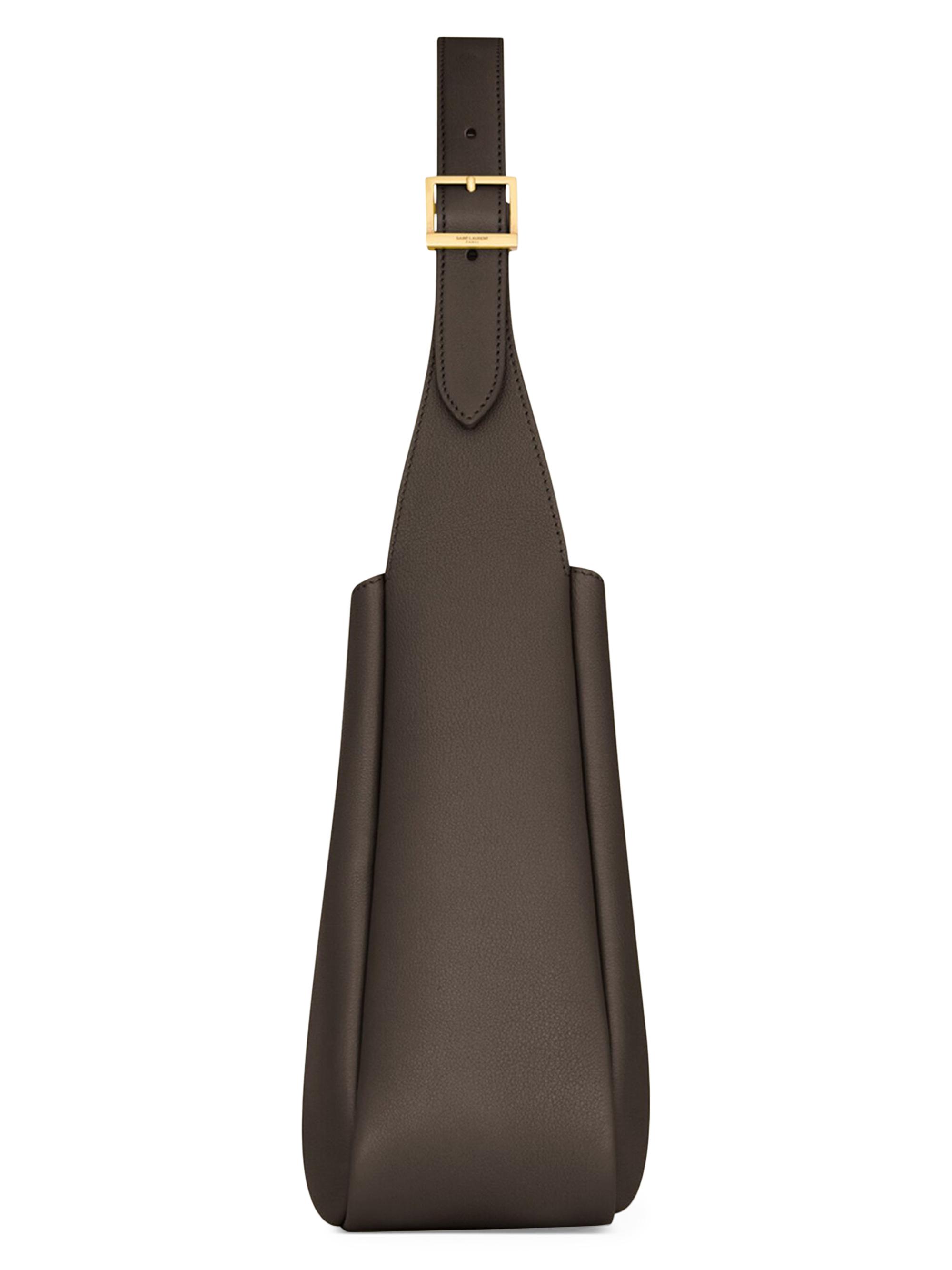 Le 5 À 7 Supple Small Shoulder Bag in Grained Leather