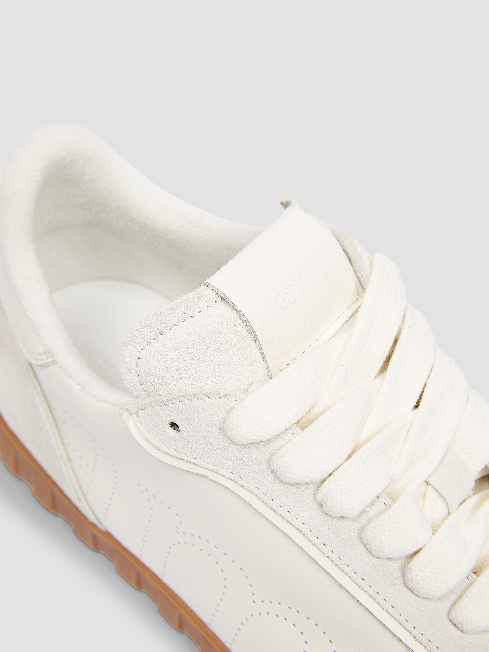 amiページ AMI Paris Step Leather Low-Top Sneakers | Saks Fifth Avenue