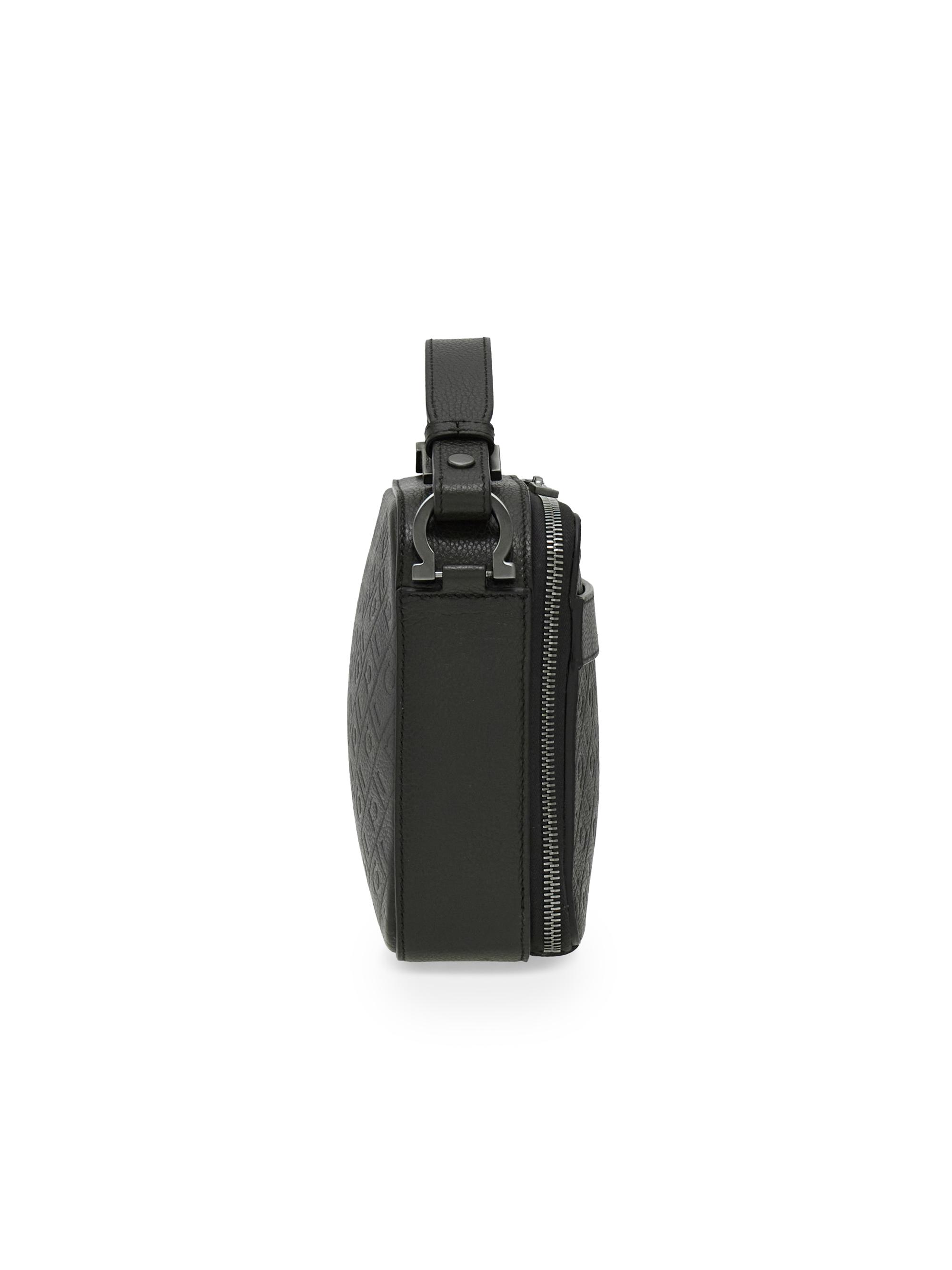 FERRAGAMO Men's Embossed Leather Shoulder Bag - Nero | Thumbnail 3