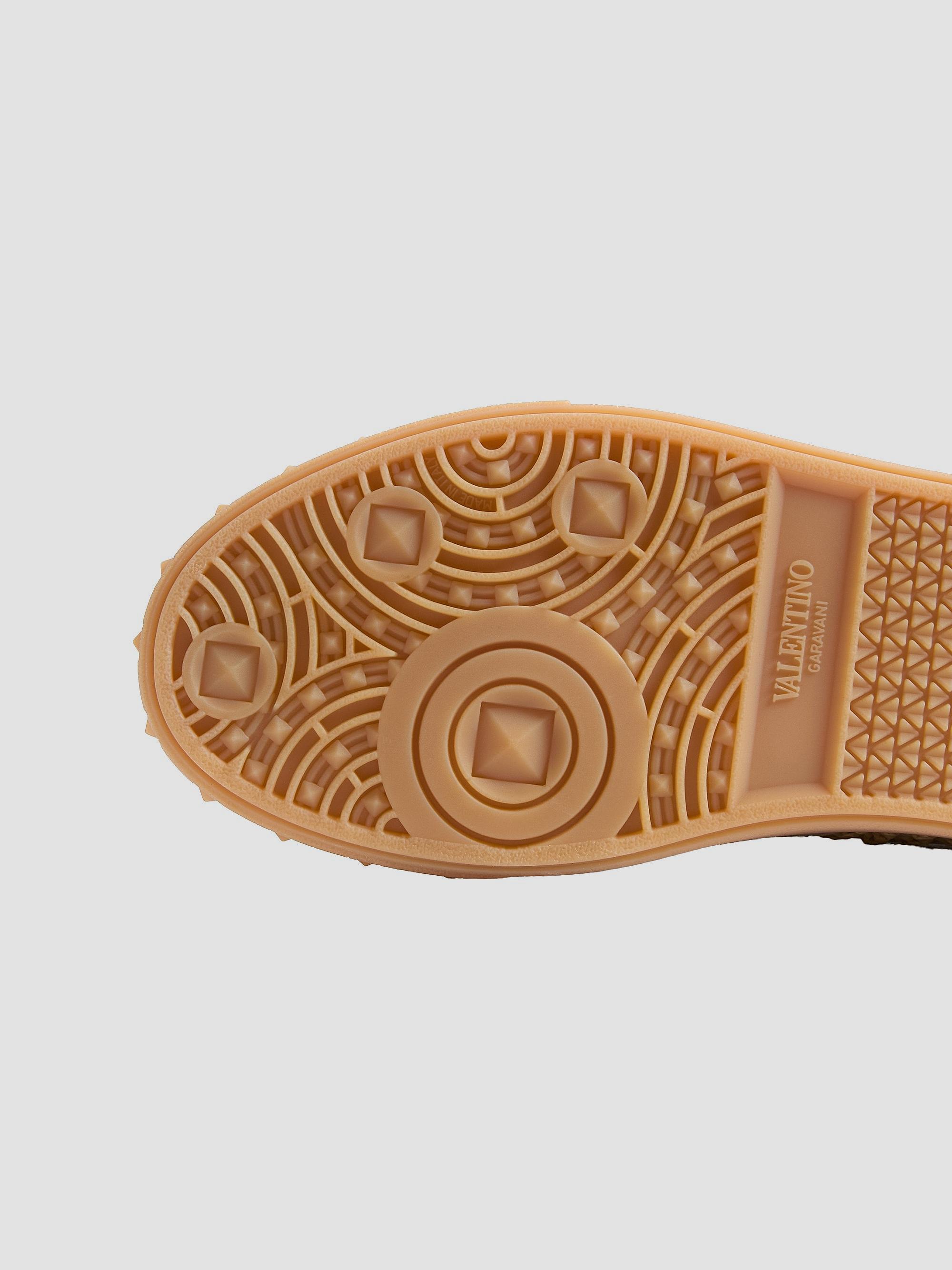 VALENTINO GARAVANI ベージュ ハイカットスニーカー Valentino Garavani Upvillage Sneakers in Woven Raffia Fabric