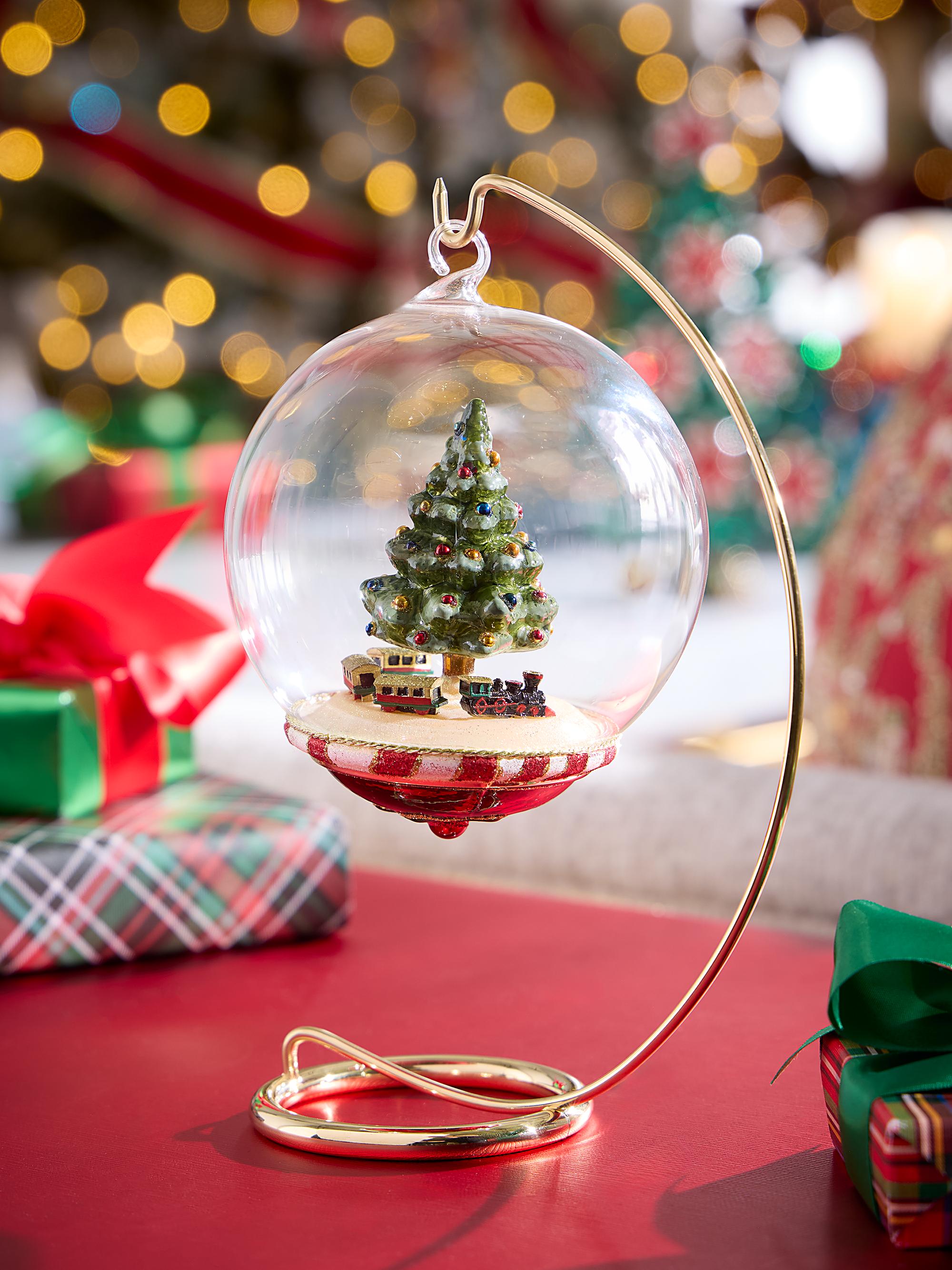 Designer Holiday & Christmas | Saks Fifth Avenue