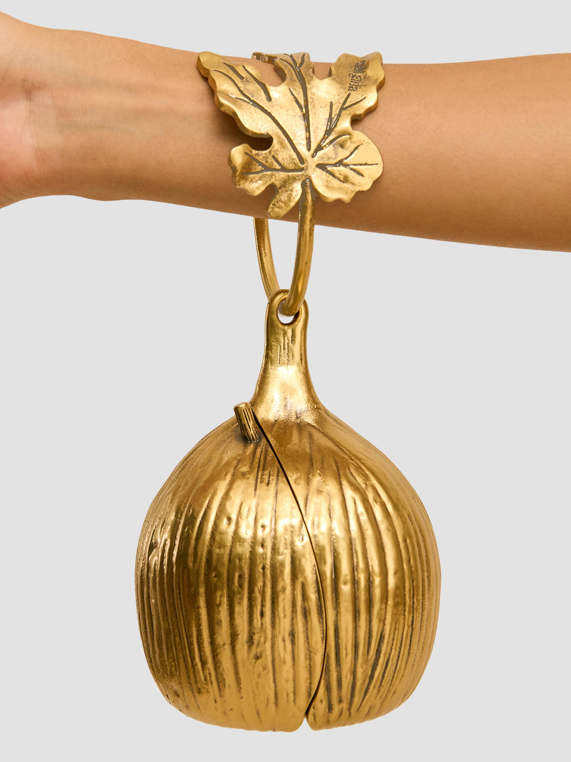 ブライスアウトフイット(クルル) Cult Gaia Fico Sculptural Fig Wristlet | Saks Fifth Avenue