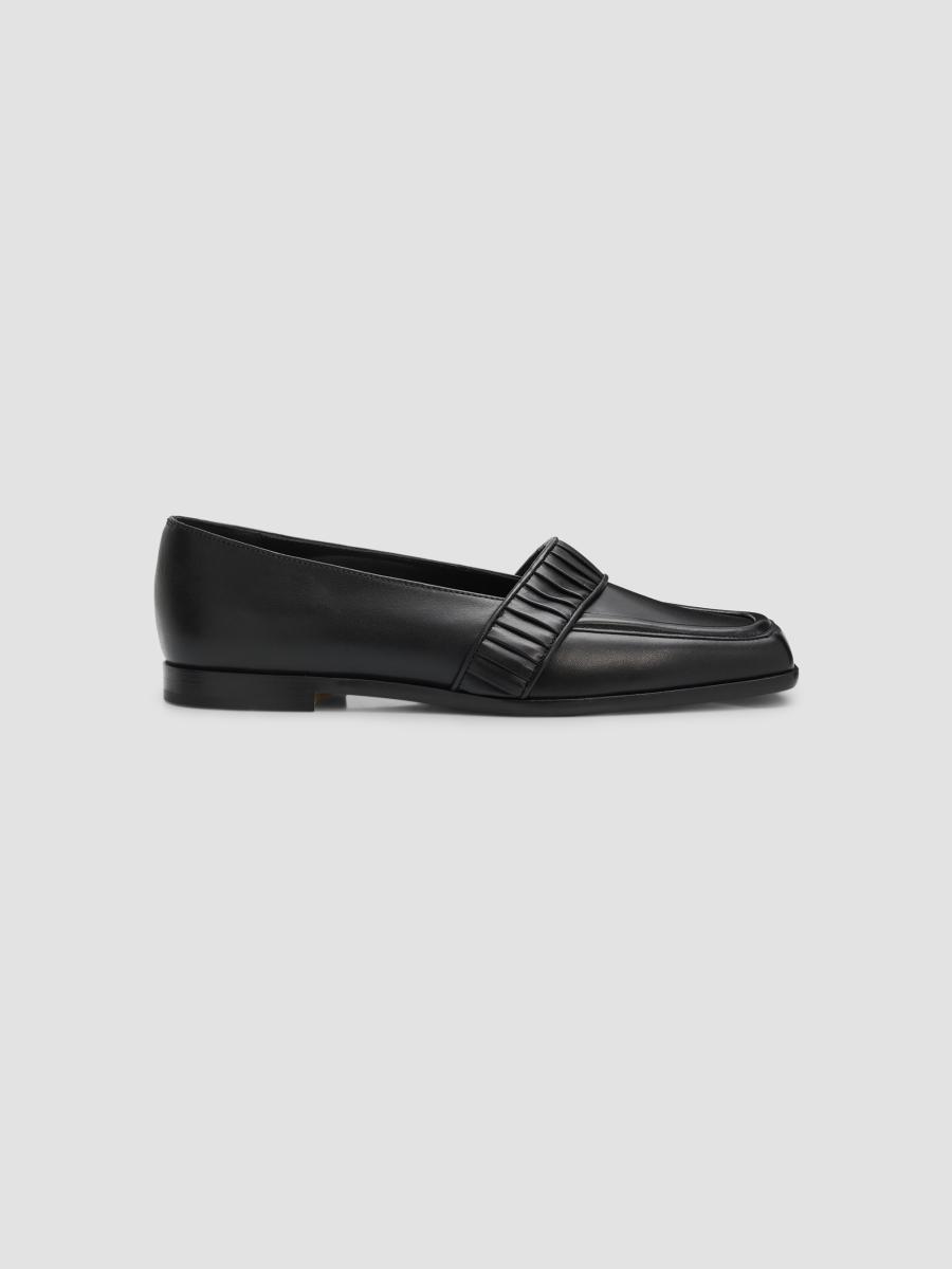 Manolo Blahnik Women's Minoffa Leather Loafers In Black