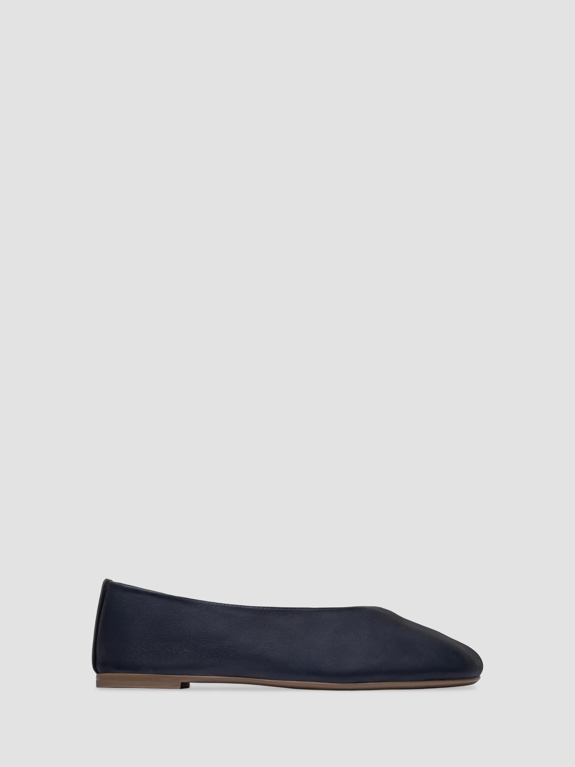 Bernardo Women's Meredith Ballet Flats - Navy