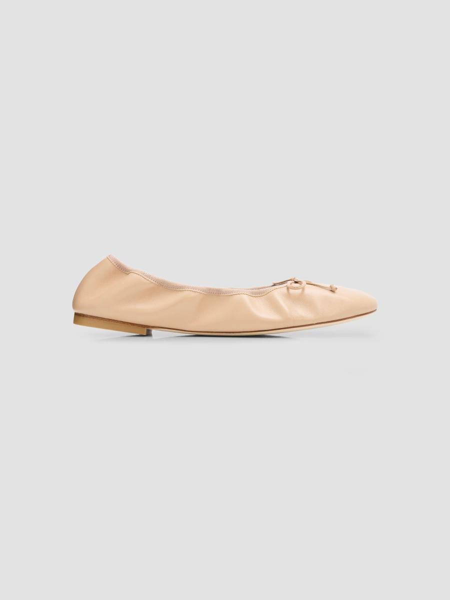 Stuart Weitzman Women's Nia Ruched Leather Ballet Flats In Adobe
