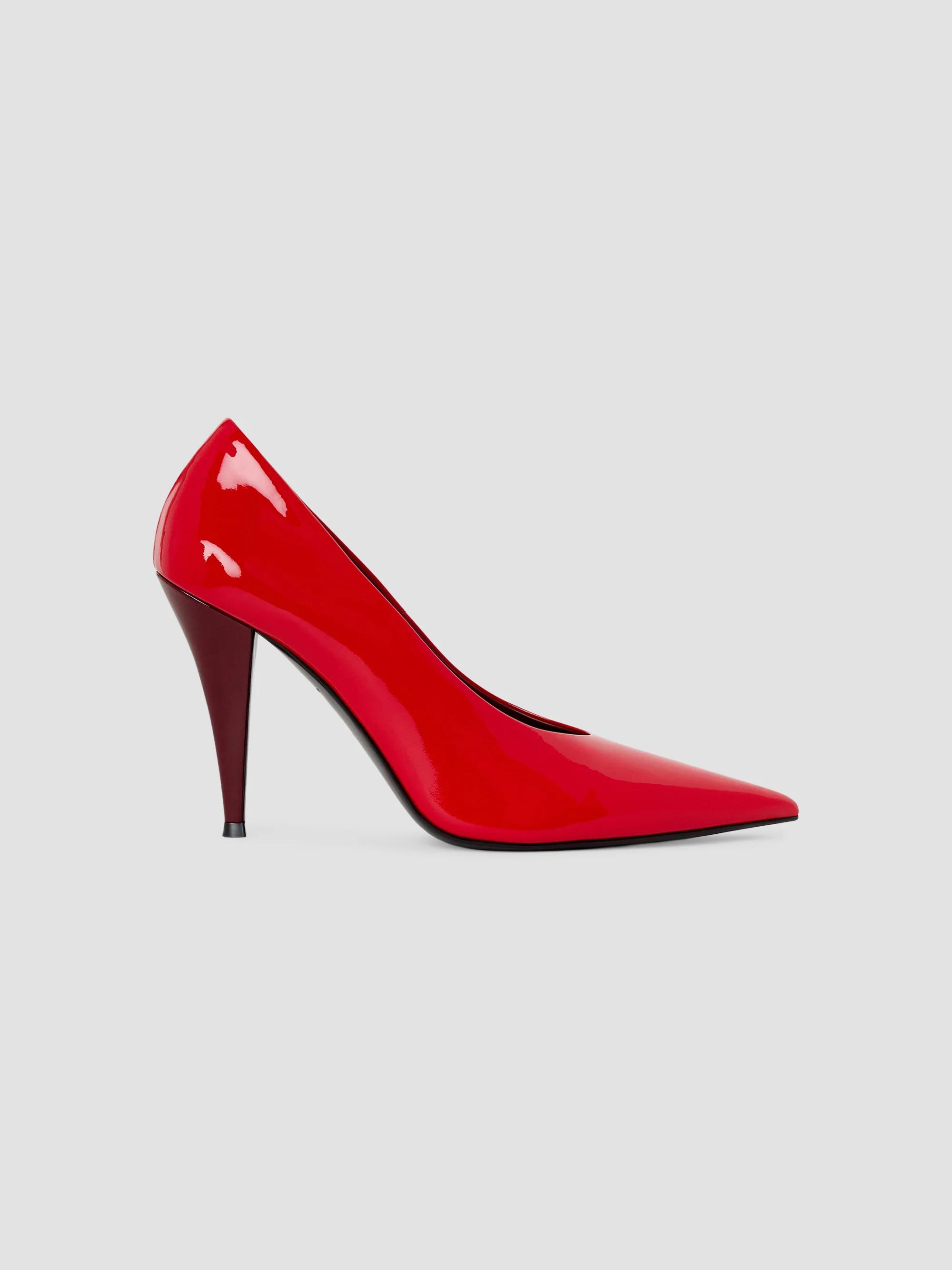 Givenchy Women's Pointy Pumps in Patent Leather - Vermillon - Size 10