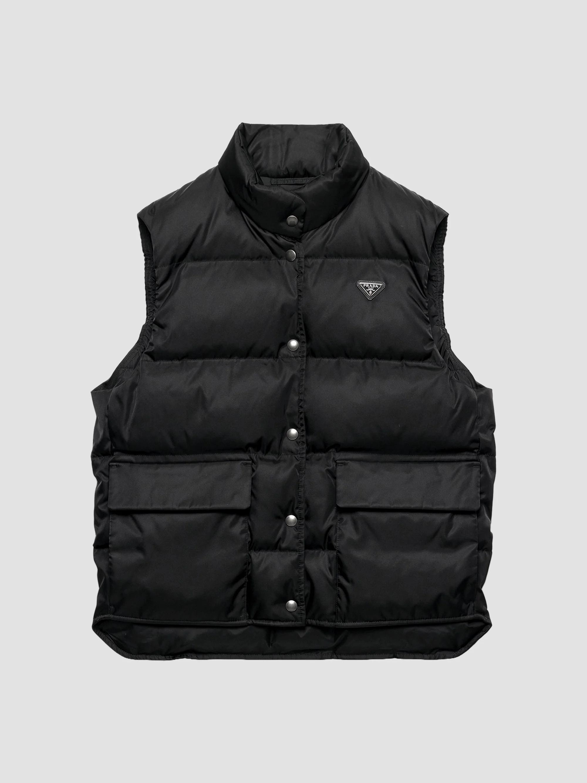 ジャケット・アウター PRADA triangle logo nylon down vest ジャケット・アウター PRADA triangle logo nylon down vest Prada Re