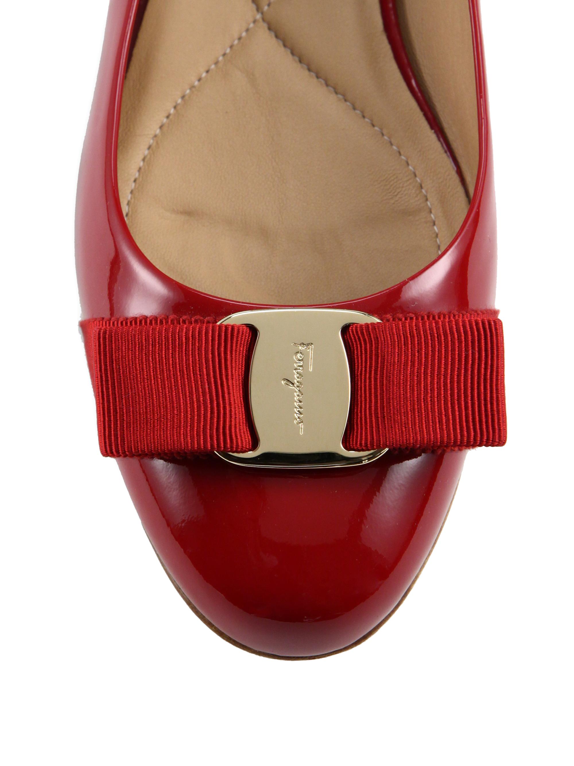 靴 Salvatore Ferragamo Varina 6M FERRAGAMO Varina Patent Leather Ballet Flats | Saks Fifth Avenue